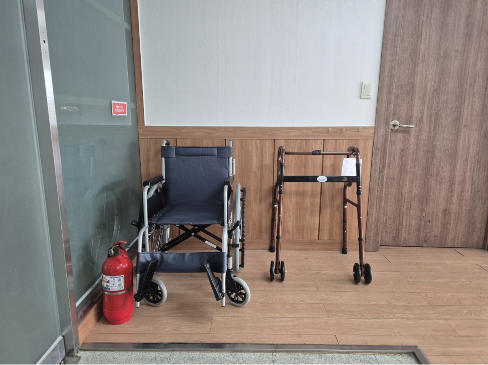image03사무실내비치.png image03사무실내비치.png